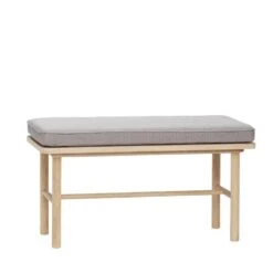 Hubsch Bank Met Grijs Kussen